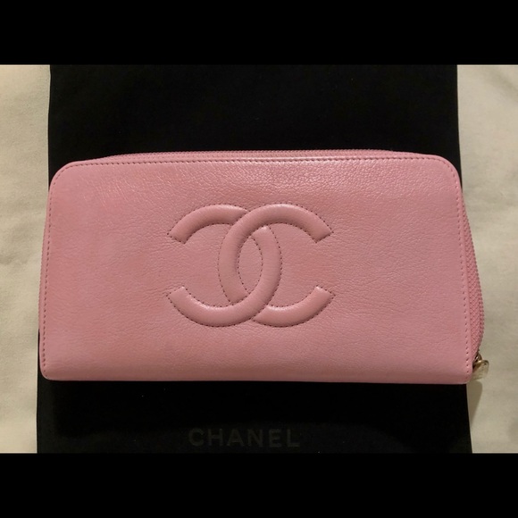 Authentic Chanel logo wallet - Picture 4 of 16